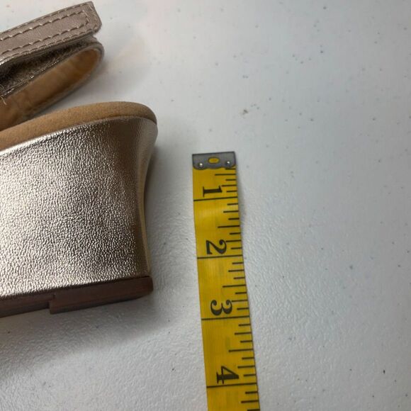 Clarks Kyarra Aster Gold Leather Wedge Sandals Slingback Womens Adjustable - Picture 12 of 12